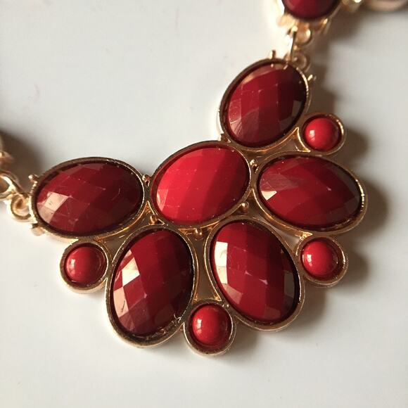 ELLEN TRACY gold tone red accent necklace set - Picture 3 of 10
